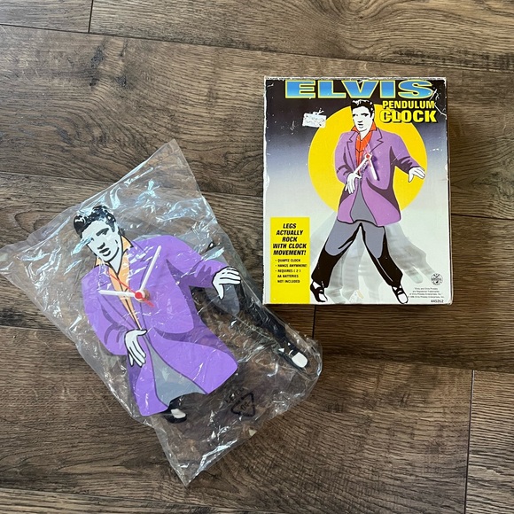 Elvis Presley Pendulum Clock with Box! - Picture 2 of 3